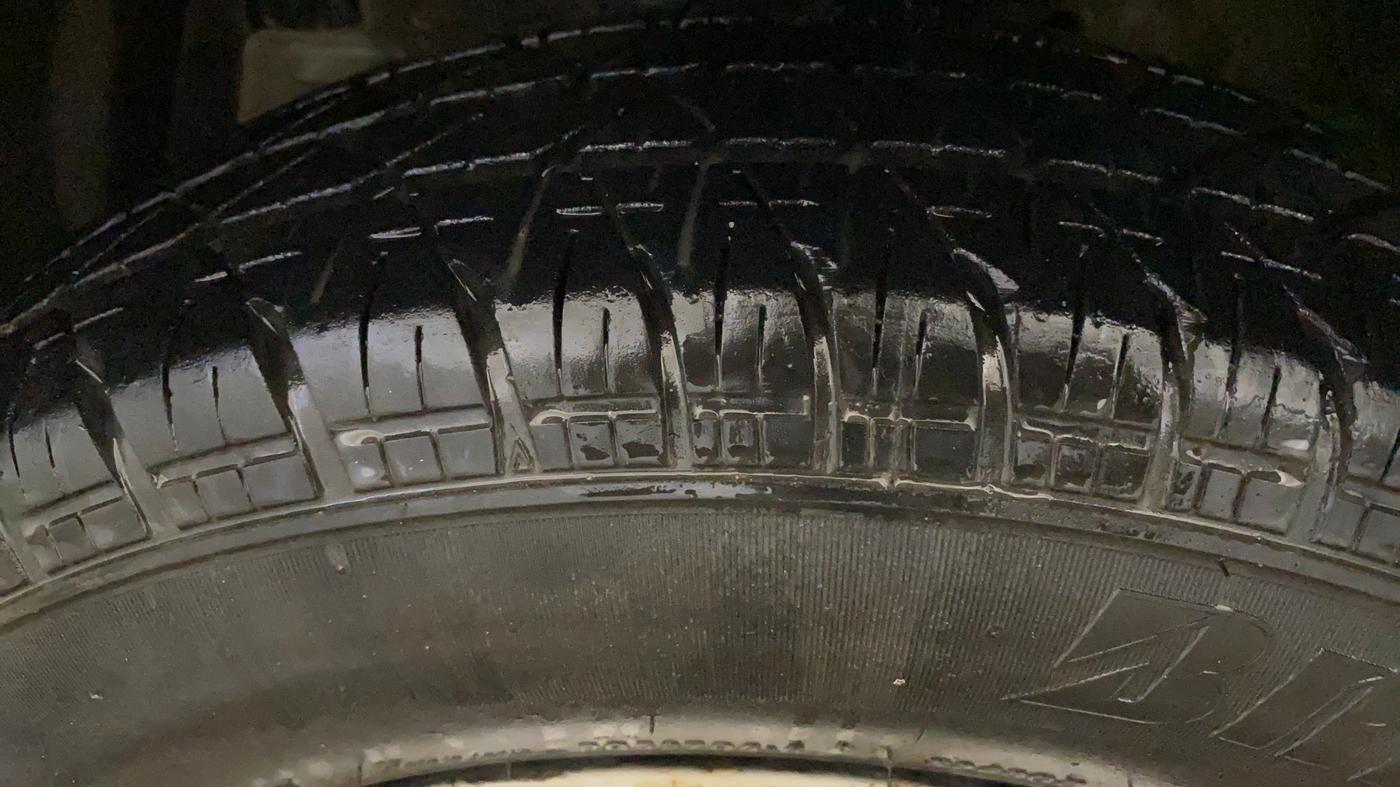 2014 Maruti Swift Dzire LXI, Petrol, Manual, 70,007 km, Left Front Tyre Tread