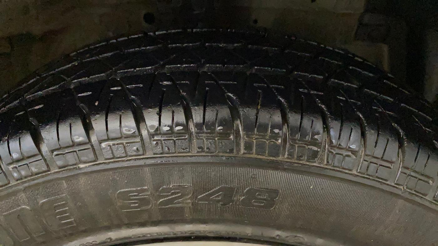2014 Maruti Swift Dzire LXI, Petrol, Manual, 70,007 km, Right Front Tyre Tread