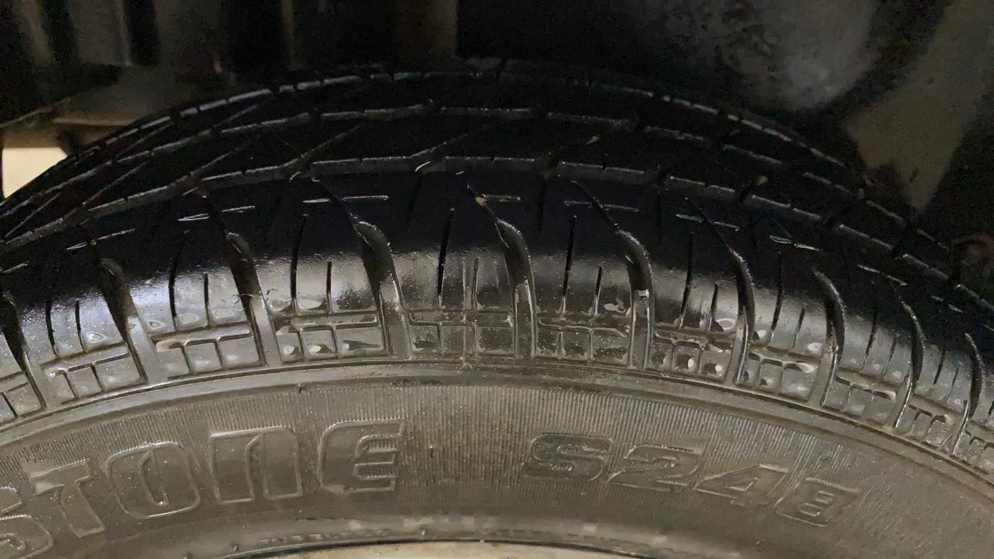 2014 Maruti Swift Dzire LXI, Petrol, Manual, 70,007 km, Right Rear Tyre Tread