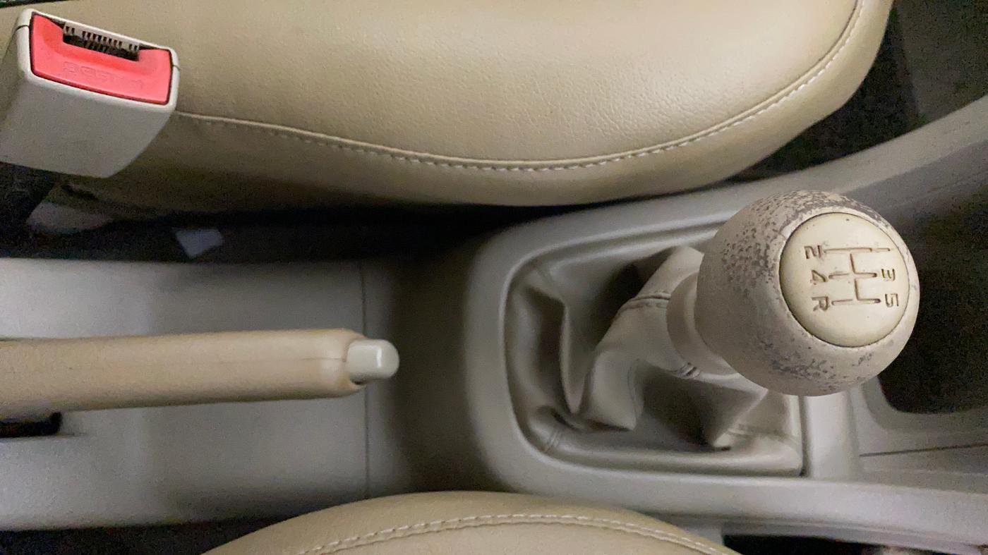 2014 Maruti Swift Dzire LXI, Petrol, Manual, 70,007 km, Gear Lever