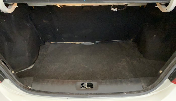 2014 Maruti Swift Dzire LXI, Petrol, Manual, 69,905 km, Boot Inside