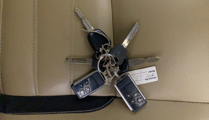 2014 Maruti Swift Dzire LXI, Petrol, Manual, 69,905 km, Key Close Up