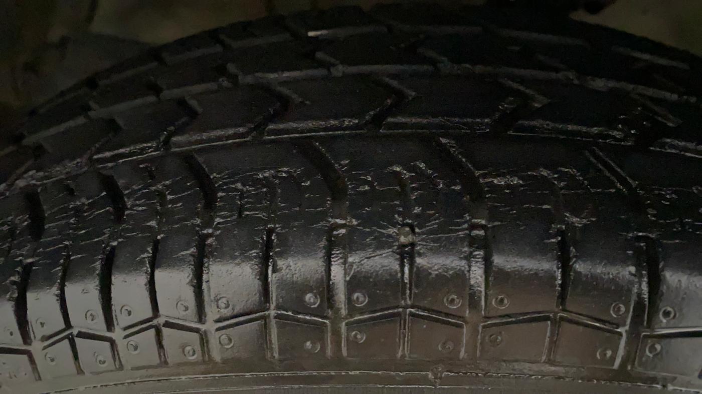 2013 Maruti Swift Dzire VXI, Petrol, Manual, 44,997 km, Left Front Tyre Tread