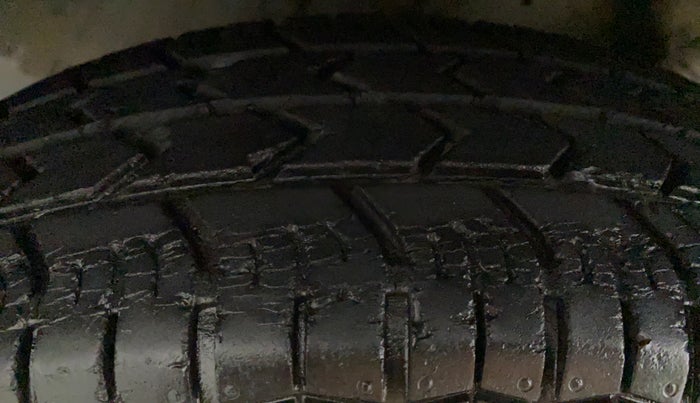 2013 Maruti Swift Dzire VXI, Petrol, Manual, 44,997 km, Left Rear Tyre Tread