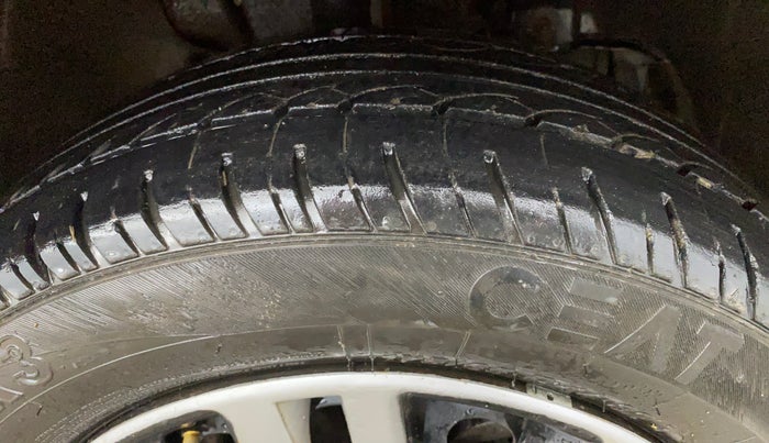 2016 Tata Tiago XT PETROL, Petrol, Manual, 67,045 km, Right Front Tyre Tread