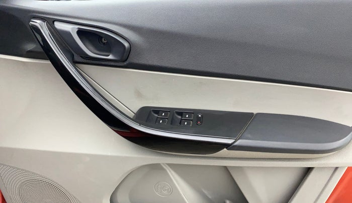 2016 Tata Tiago XT PETROL, Petrol, Manual, 67,045 km, Driver Side Door Panels Control