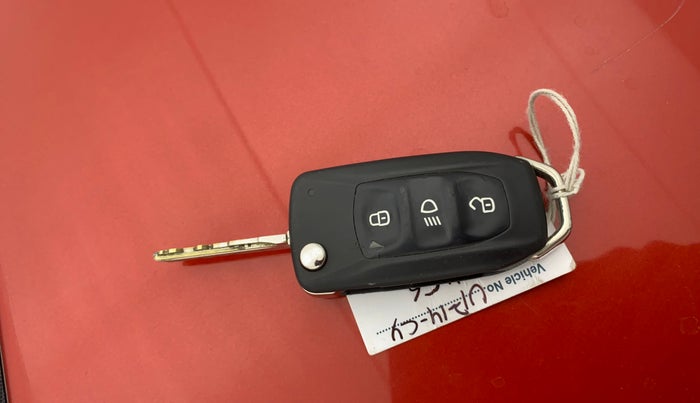 2016 Tata Tiago XT PETROL, Petrol, Manual, 67,045 km, Key Close Up