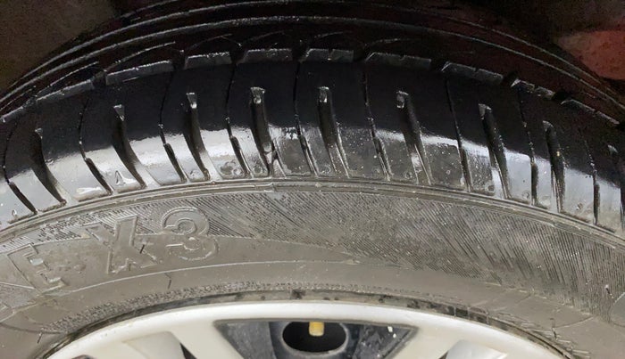 2016 Tata Tiago XT PETROL, Petrol, Manual, 67,045 km, Right Rear Tyre Tread