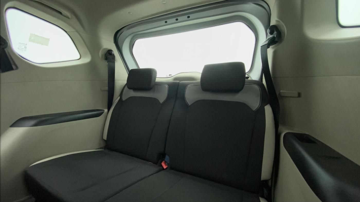 2019 Renault TRIBER 1.0 RXL PETROL, Petrol, Manual, 4,277 km, Third Seat Row ( optional )