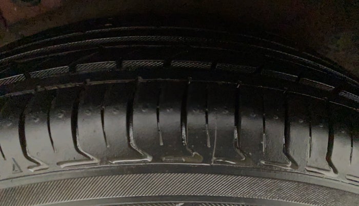 2010 Hyundai i10 SPORTZ 1.2, Petrol, Manual, 61,316 km, Right Front Tyre Tread