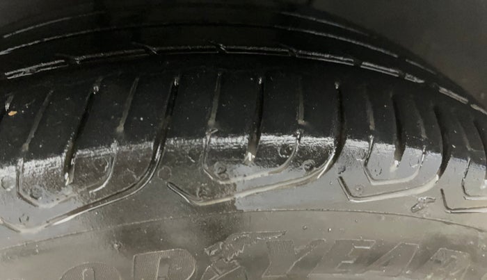 2023 Volkswagen VIRTUS TOPLINE TSI 1.0 AT, Petrol, Automatic, 45,563 km, Left Front Tyre Tread