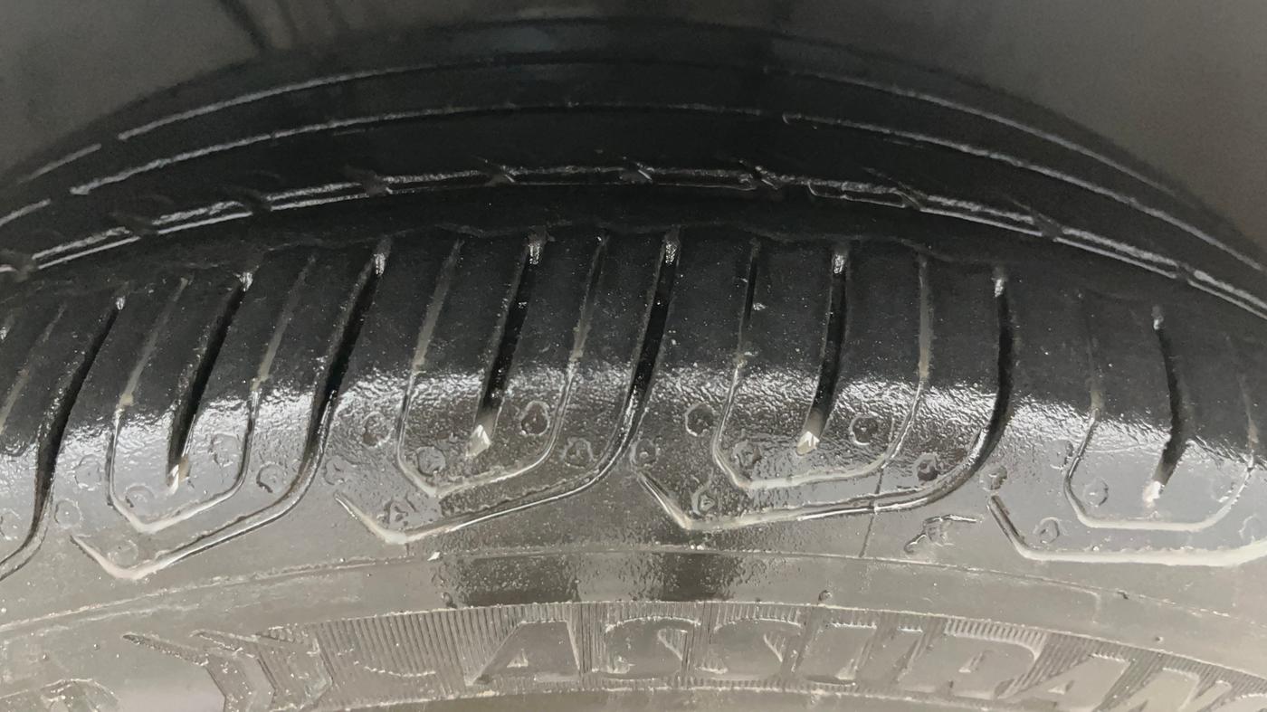 2023 Volkswagen VIRTUS TOPLINE TSI 1.0 AT, Petrol, Automatic, 46,529 km, Right Front Tyre Tread