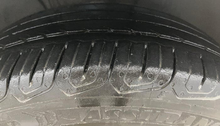 2023 Volkswagen VIRTUS TOPLINE TSI 1.0 AT, Petrol, Automatic, 45,563 km, Right Front Tyre Tread