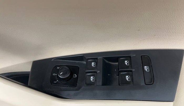 2023 Volkswagen VIRTUS TOPLINE TSI 1.0 AT, Petrol, Automatic, 45,563 km, Driver Side Door Panels Control