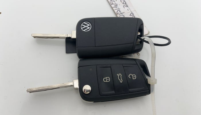 2023 Volkswagen VIRTUS TOPLINE TSI 1.0 AT, Petrol, Automatic, 45,563 km, Key Close Up