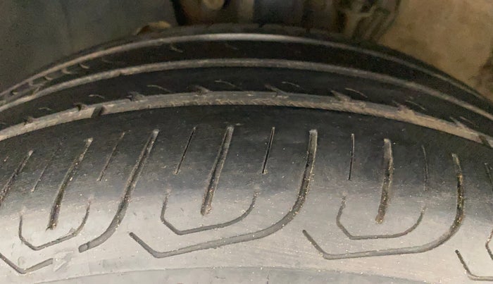 2013 Volkswagen Polo HIGHLINE1.2L, Petrol, Manual, 72,391 km, Left Front Tyre Tread