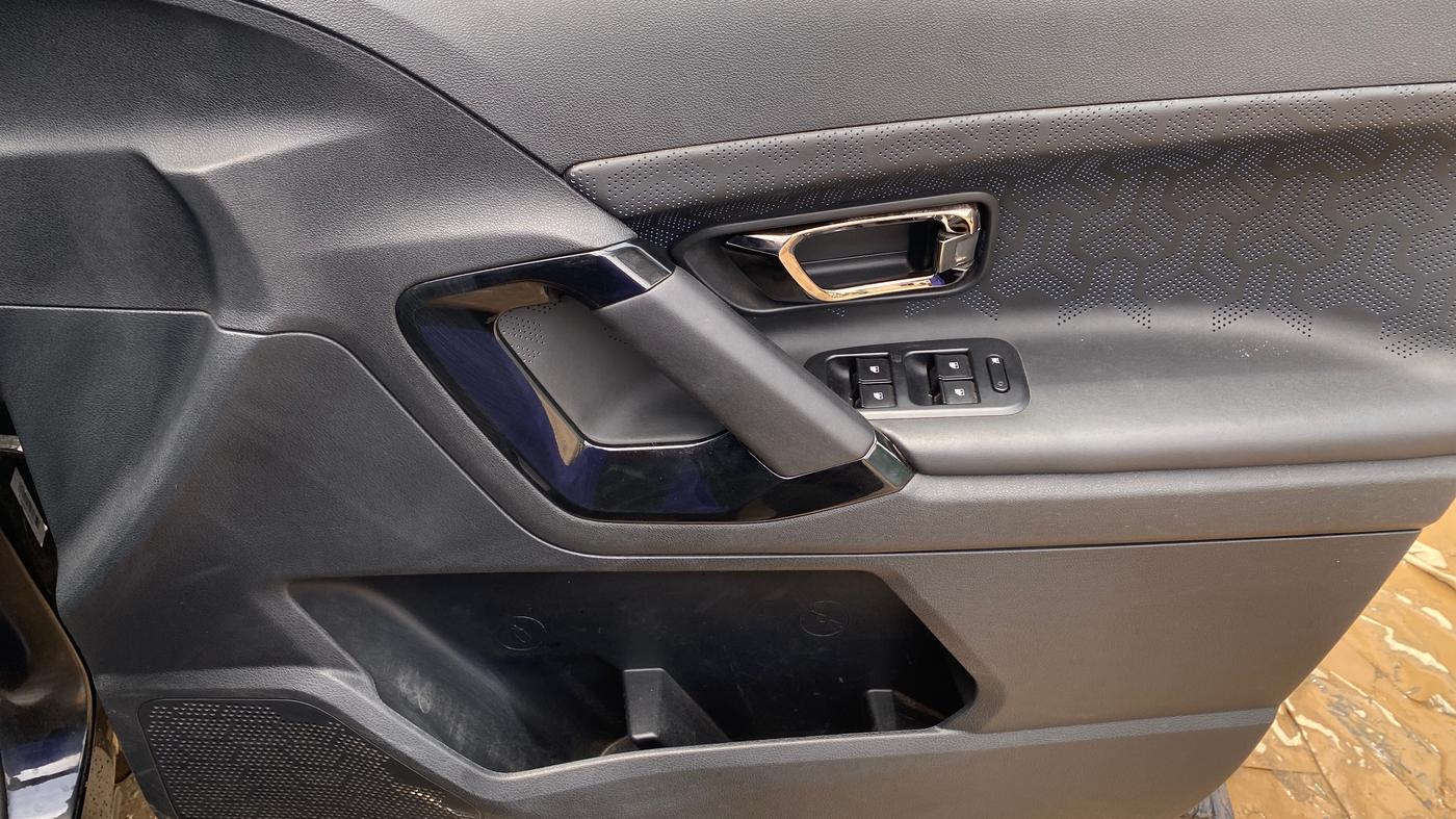 2022 Tata Safari XZA PLUS, Diesel, Automatic, 93,967 km, Driver Side Door Panels Control
