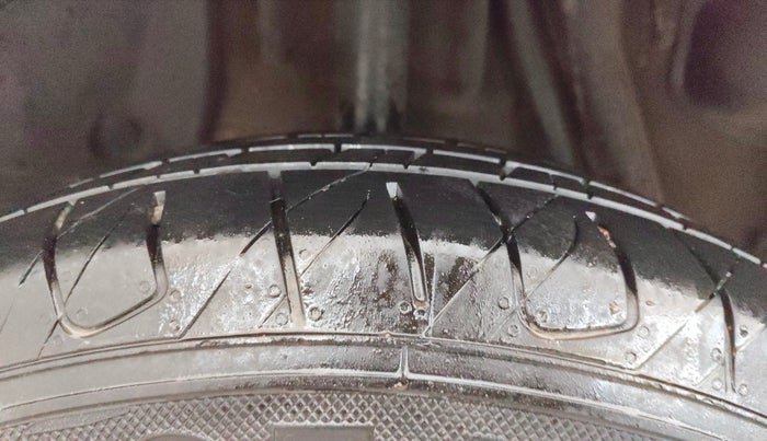 2017 Renault Duster RXL PETROL, Petrol, Manual, 51,961 km, Right Rear Tyre Tread