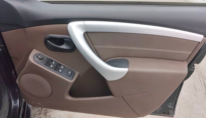 2017 Renault Duster RXL PETROL, Petrol, Manual, 51,961 km, Driver Side Door Panels Control