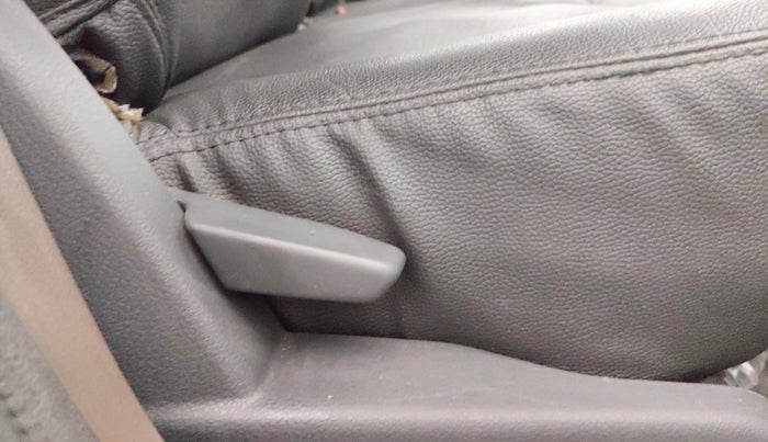 2017 Renault Duster RXL PETROL, Petrol, Manual, 51,961 km, Driver Side Adjustment Panel