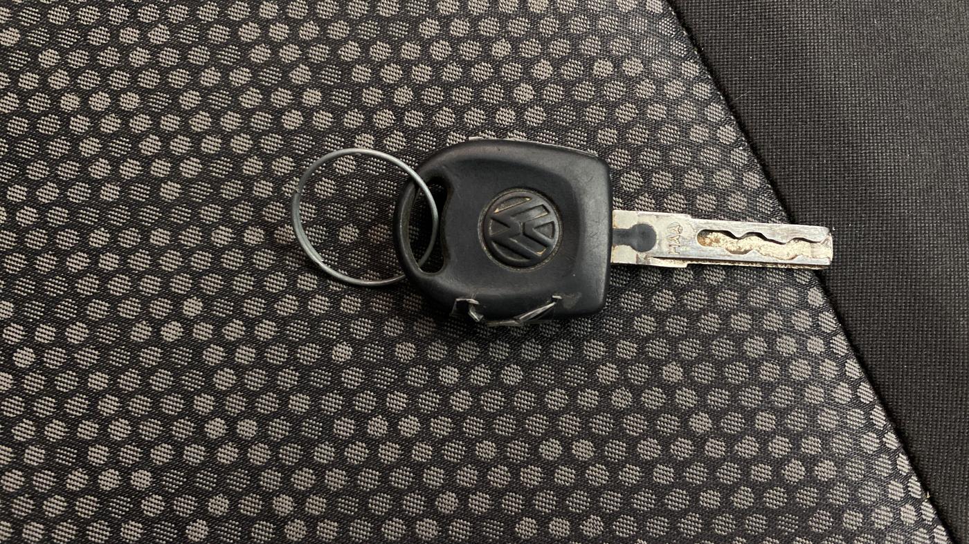 2019 Volkswagen Ameo TRENDLINE 1.0L, Petrol, Manual, 43,559 km, Key Close Up