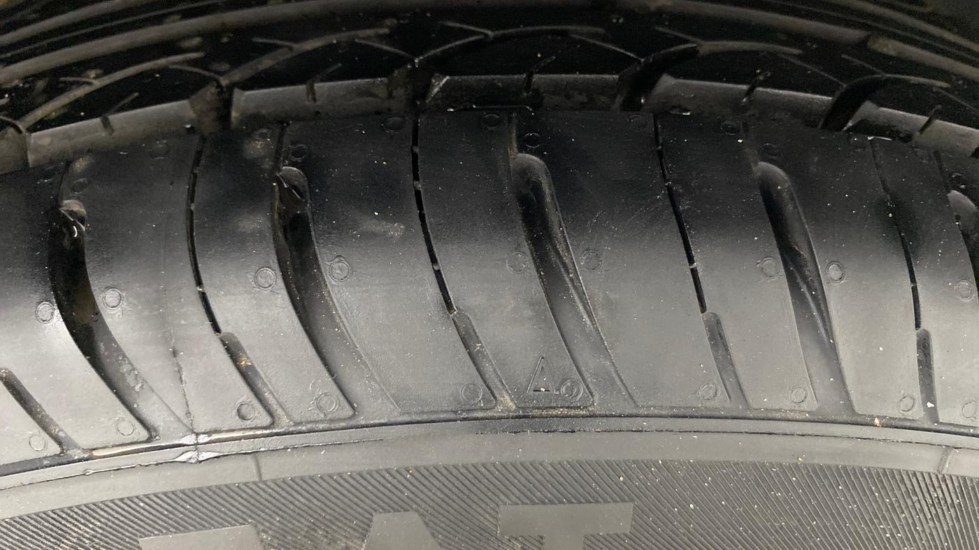 2019 Volkswagen Ameo TRENDLINE 1.0L, Petrol, Manual, 43,559 km, Right Front Tyre Tread