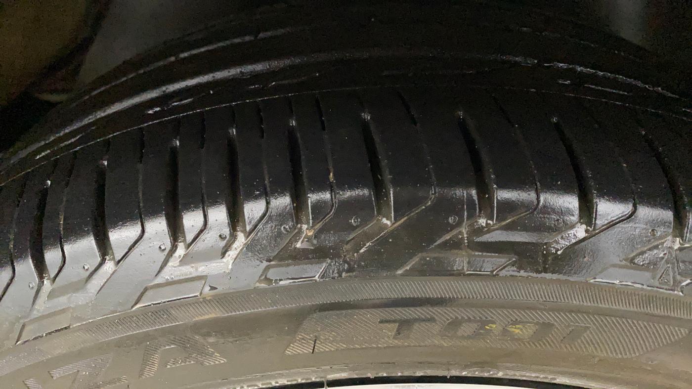 2021 Toyota Innova Crysta 2.7 ZX AT 7 STR, Petrol, Automatic, 59,450 km, Right Front Tyre Tread