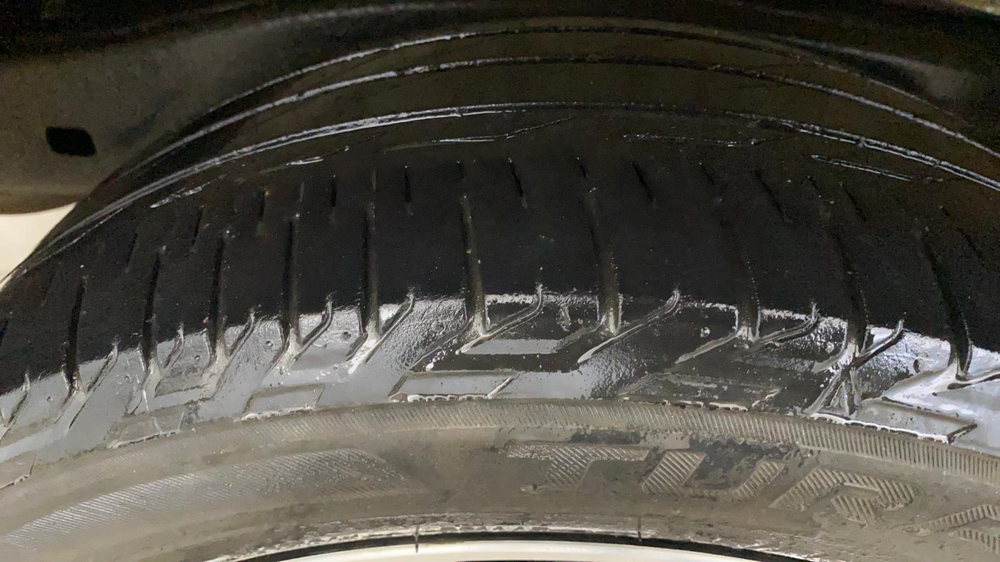 2021 Toyota Innova Crysta 2.7 ZX AT 7 STR, Petrol, Automatic, 59,450 km, Right Rear Tyre Tread