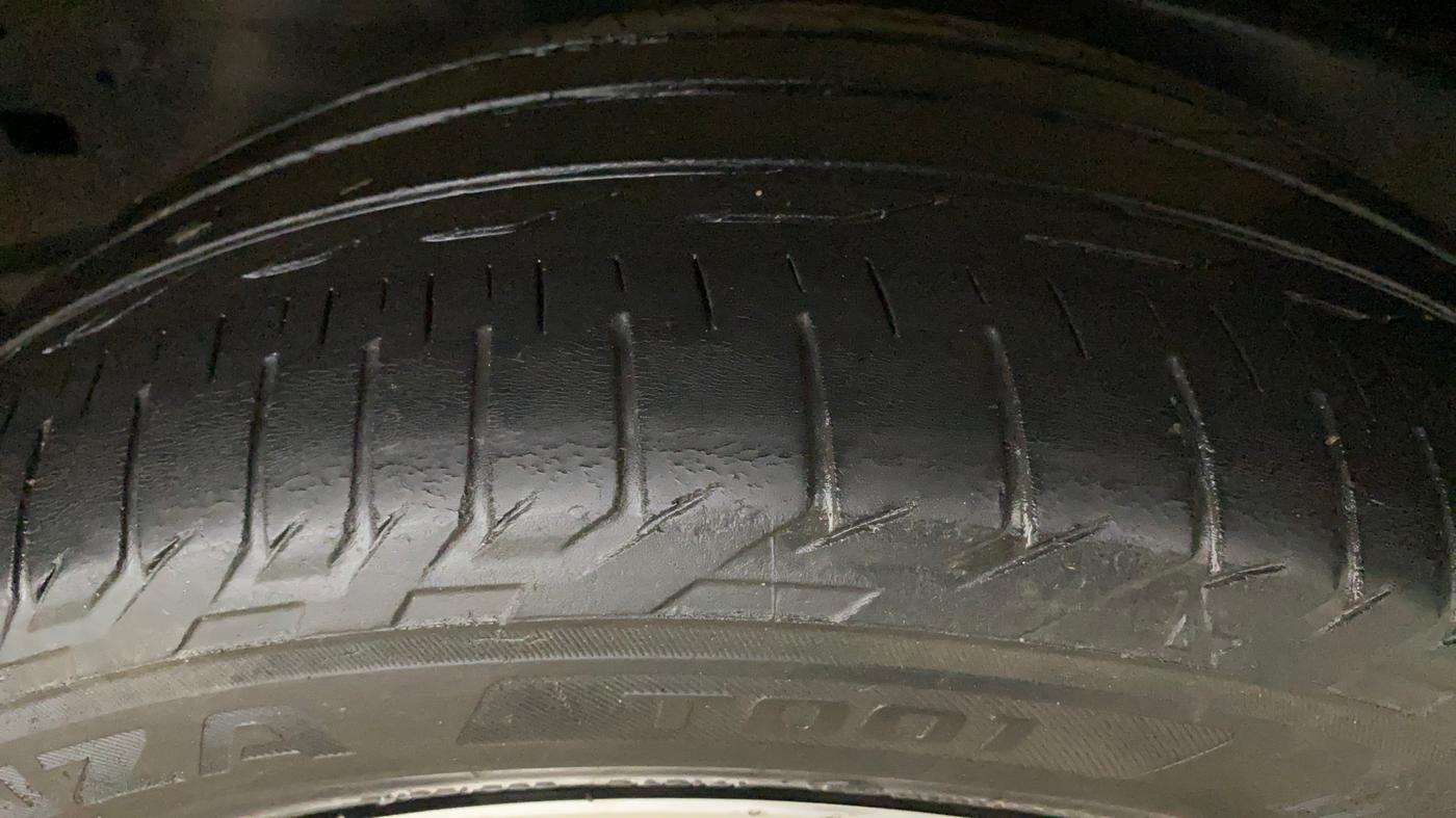 2021 Toyota Innova Crysta 2.7 ZX AT 7 STR, Petrol, Automatic, 59,450 km, Left Rear Tyre Tread