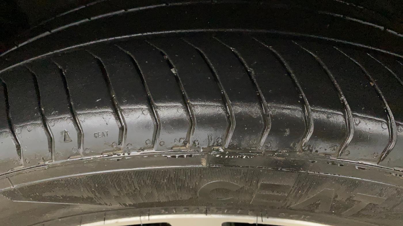 2021 Toyota Innova Crysta 2.7 ZX AT 7 STR, Petrol, Automatic, 59,450 km, Left Front Tyre Tread