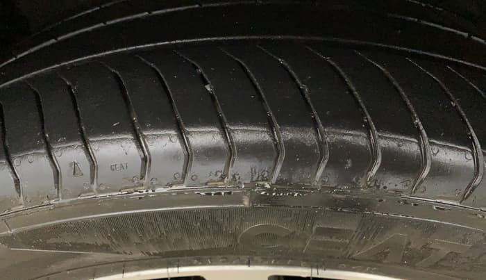 2021 Toyota Innova Crysta 2.7 ZX AT 7 STR, Petrol, Automatic, 59,450 km, Left Front Tyre Tread