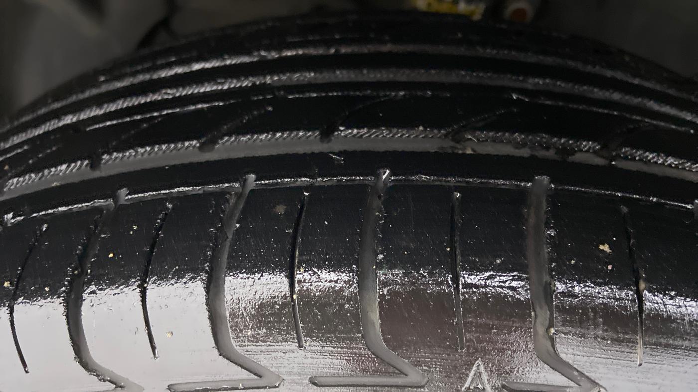 2013 Ford Ecosport 1.0 ECOBOOST TITANIUM, Petrol, Manual, 38,409 km, Left Front Tyre Tread