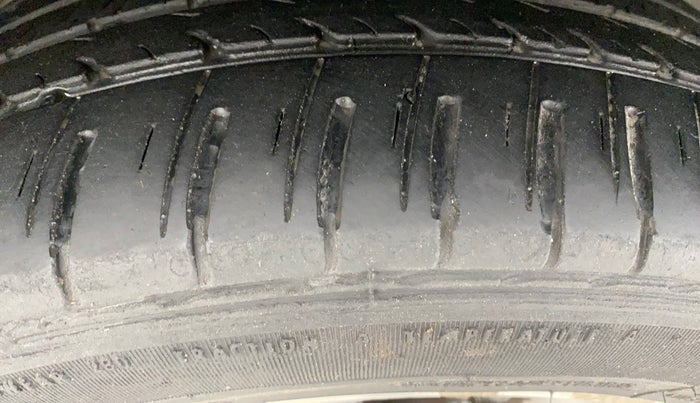 2015 Hyundai i20 Active 1.2 SX, Petrol, Manual, 1,00,190 km, Left Front Tyre Tread