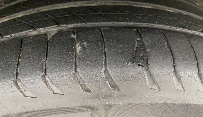 2015 Hyundai i20 Active 1.2 SX, Petrol, Manual, 1,00,190 km, Right Front Tyre Tread