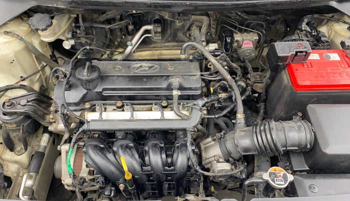 2015 Hyundai i20 Active 1.2 SX, Petrol, Manual, 1,00,190 km, Engine View