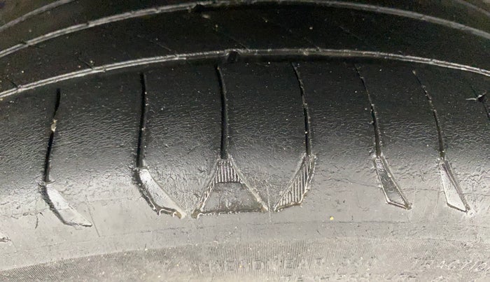 2015 Hyundai i20 Active 1.2 SX, Petrol, Manual, 1,00,190 km, Left Rear Tyre Tread