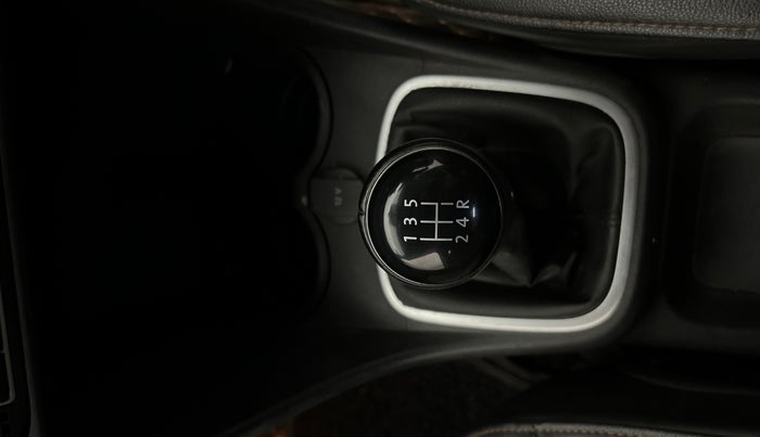 2018 Volkswagen Polo HIGHLINE PLUS 1.0 16 ALLOY, Petrol, Manual, 39,066 km, Gear Lever