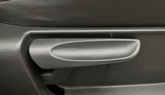 2018 Volkswagen Polo HIGHLINE PLUS 1.0 16 ALLOY, Petrol, Manual, 39,066 km, Driver Side Adjustment Panel