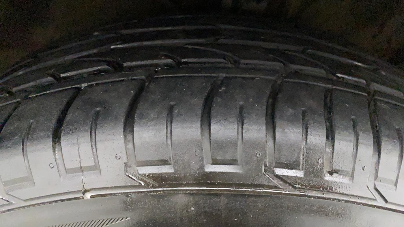 2017 Hyundai Creta 1.6 SX PLUS AUTO PETROL, Petrol, Automatic, 27,291 km, Right Front Tyre Tread