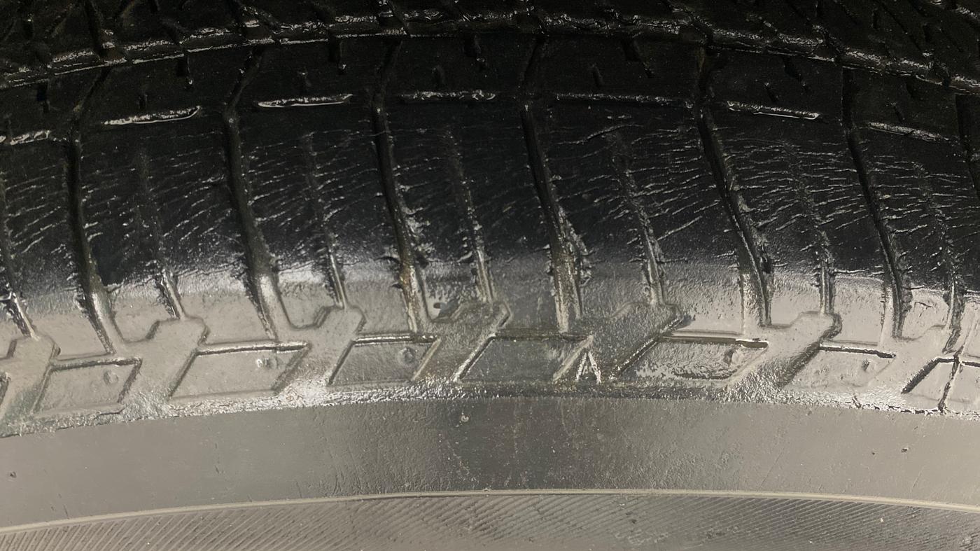 2017 Mahindra XUV500 W9 AT, Diesel, Automatic, 50,232 km, Left Front Tyre Tread