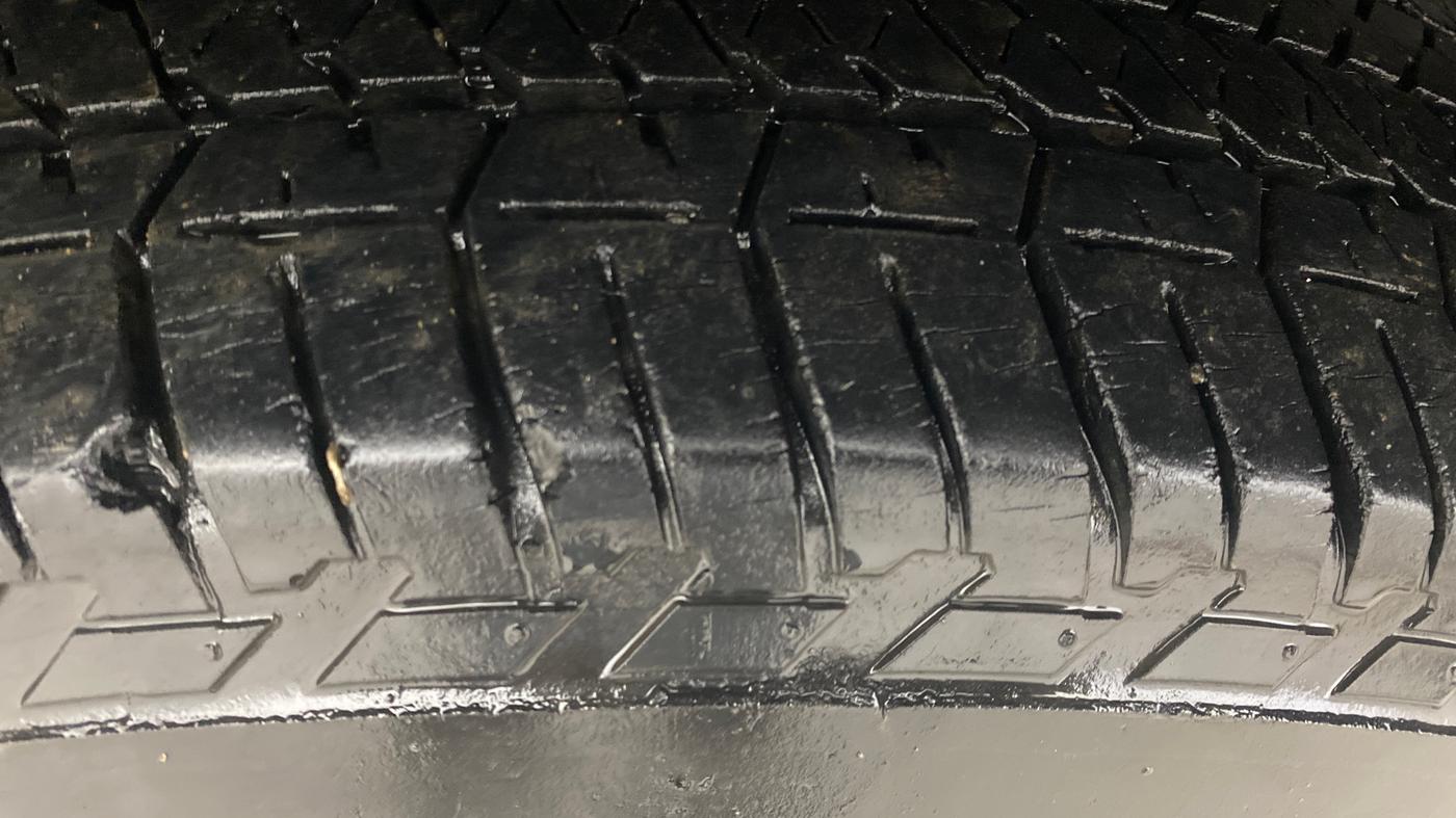 2017 Mahindra XUV500 W9 AT, Diesel, Automatic, 50,232 km, Right Rear Tyre Tread