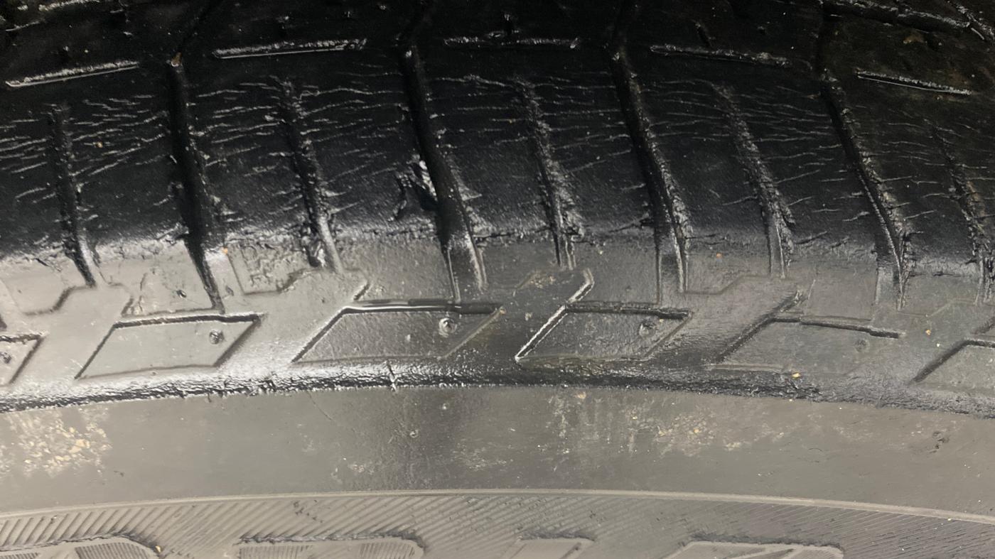 2017 Mahindra XUV500 W9 AT, Diesel, Automatic, 50,232 km, Right Front Tyre Tread
