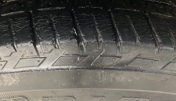 2017 Mahindra XUV500 W9 AT, Diesel, Automatic, 49,973 km, Right Front Tyre Tread