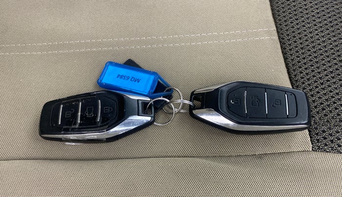 2017 Mahindra XUV500 W9 AT, Diesel, Automatic, 49,973 km, Key Close Up