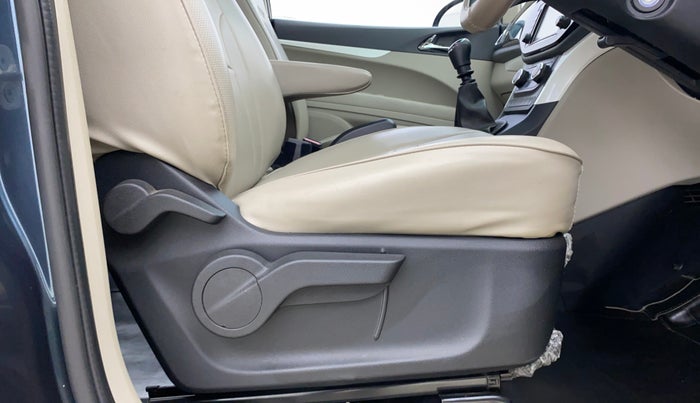 2021 Mahindra MARAZZO M 6 + 7 STR, Diesel, Manual, 15,831 km, Driver Side Adjustment Panel