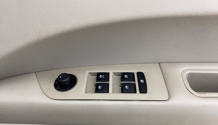 2021 Mahindra MARAZZO M 6 + 7 STR, Diesel, Manual, 15,831 km, Driver Side Door Panels Control
