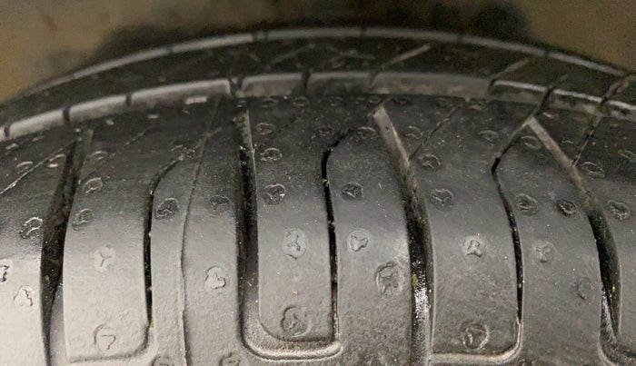 2013 Maruti Wagon R 1.0 VXI, Petrol, Manual, 85,375 km, Left Front Tyre Tread