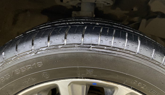 2020 Maruti Ciaz ALPHA 1.5 SHVS PETROL, Petrol, Manual, 40,659 km, Right Front Tyre Tread