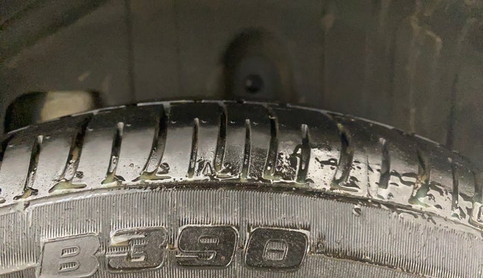 2022 Mahindra XUV300 W8 (O) 1.5 DIESEL, Diesel, Manual, 78,278 km, Left Rear Tyre Tread