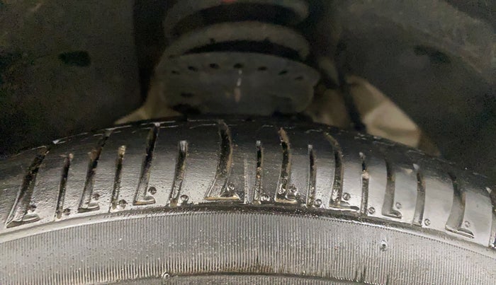 2022 Mahindra XUV300 W8 (O) 1.5 DIESEL, Diesel, Manual, 78,278 km, Right Front Tyre Tread